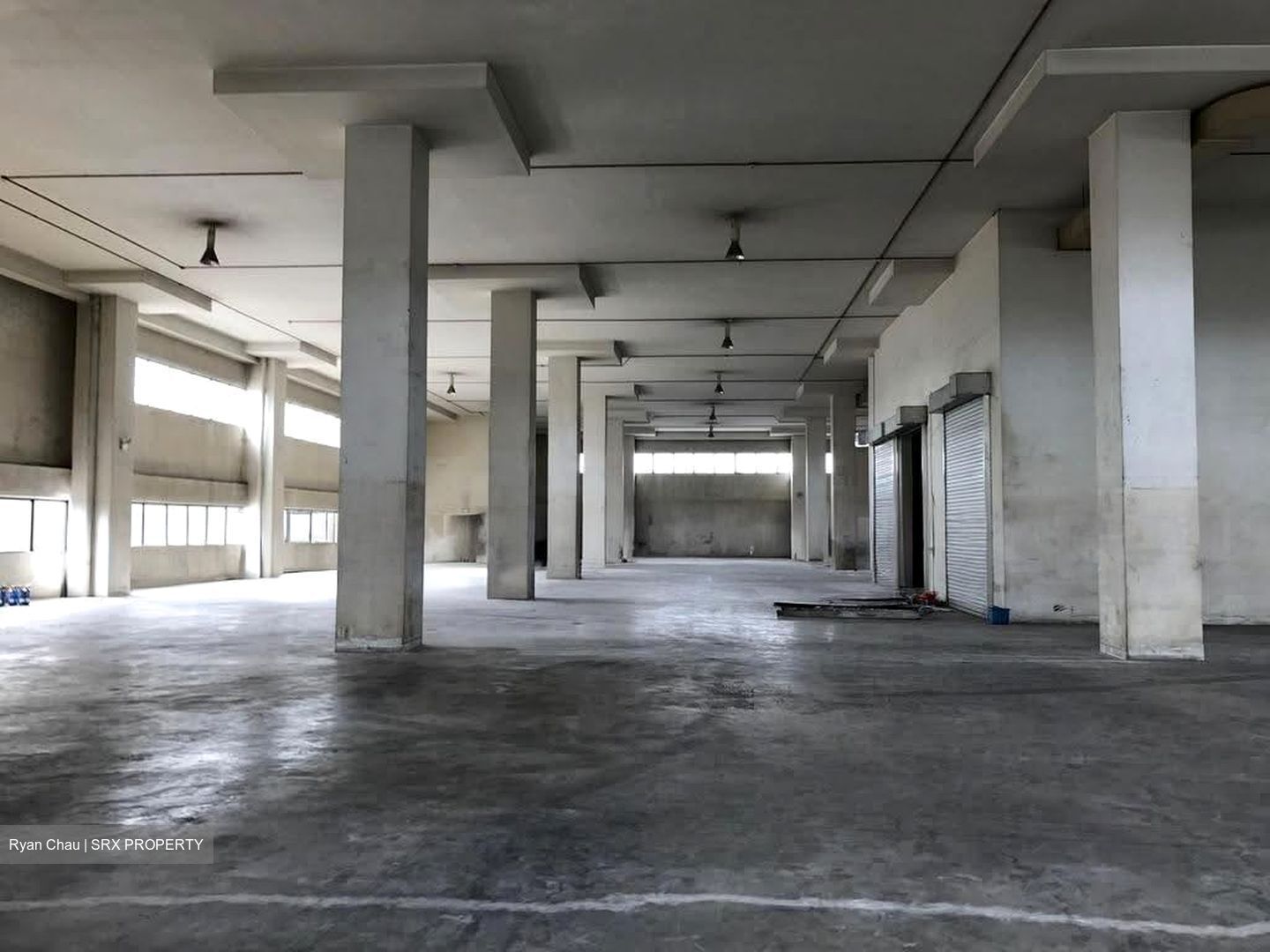 Gul Crescent (D22), Warehouse #618198271